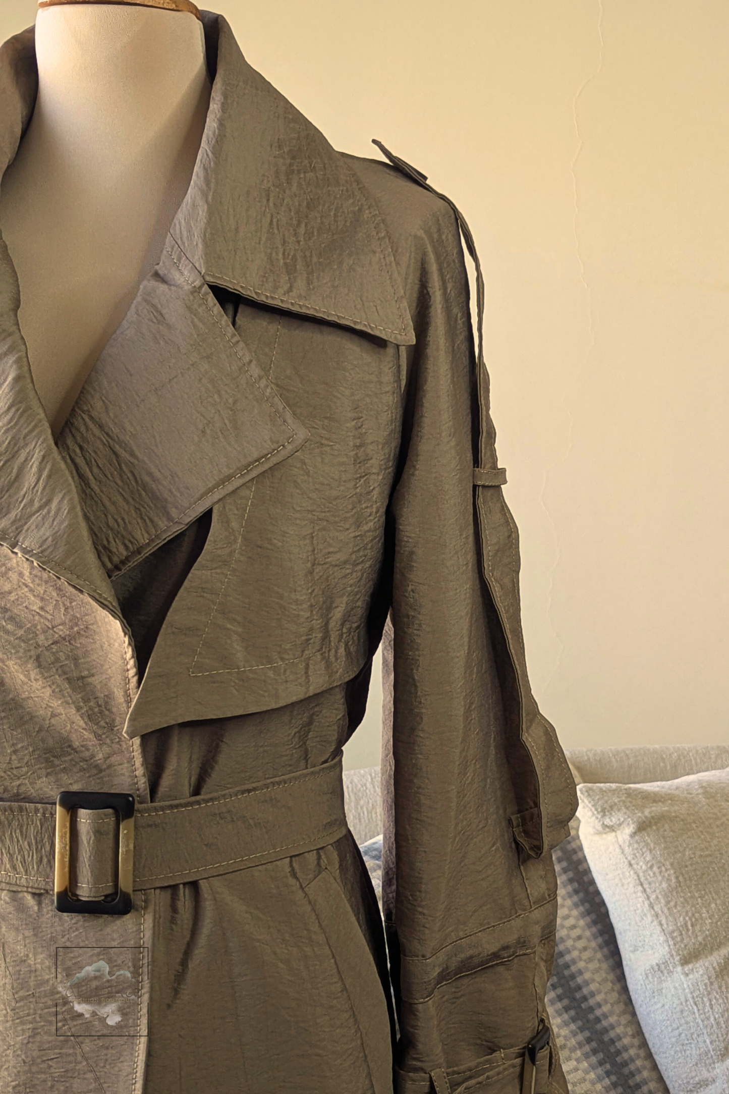 Stone trenchcoat with belt and pockets