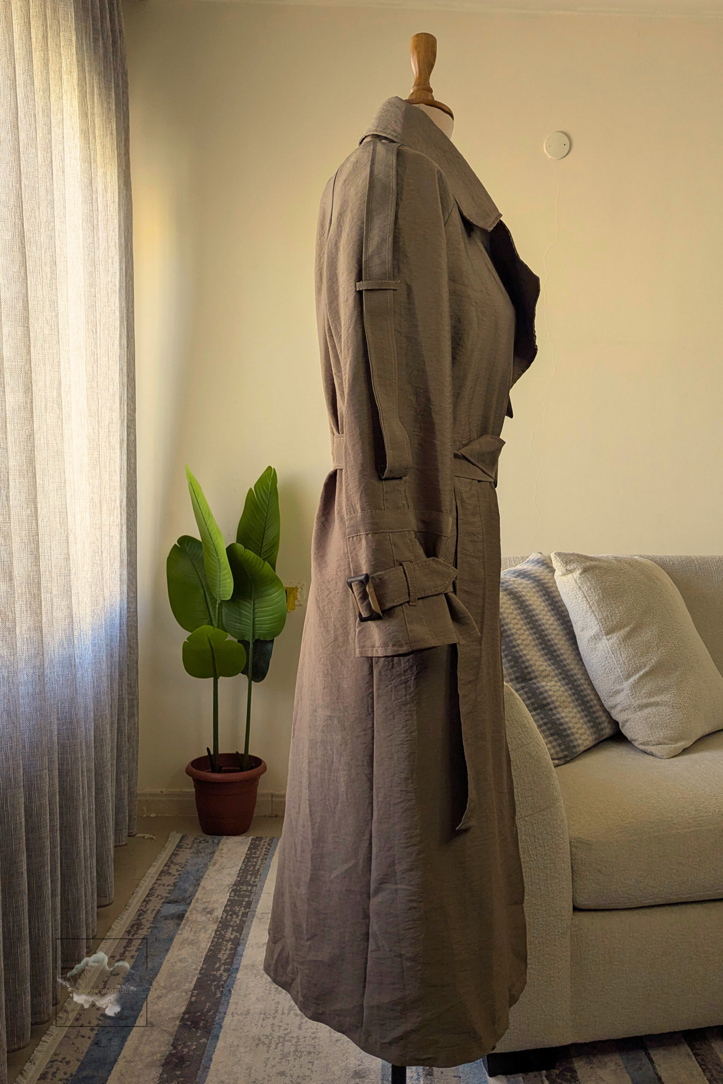 Stone trenchcoat with belt and pockets