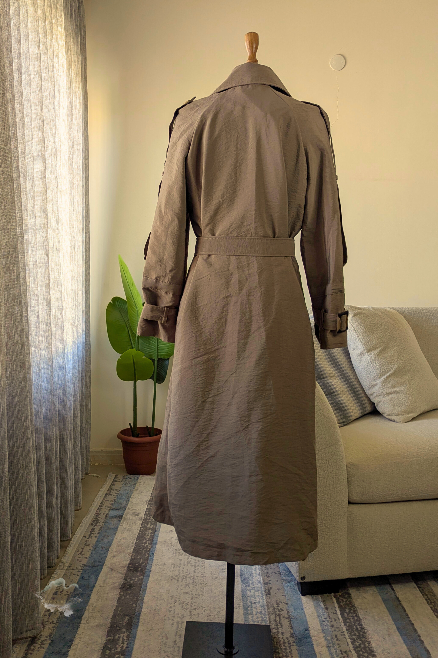 Stone trenchcoat with belt and pockets