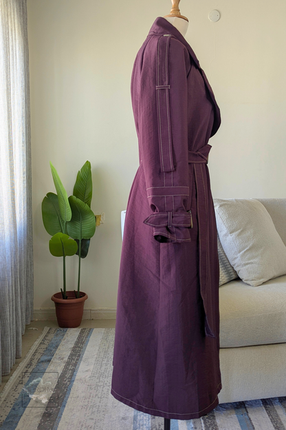 Classic trenchcoat in burgundy, long and belted