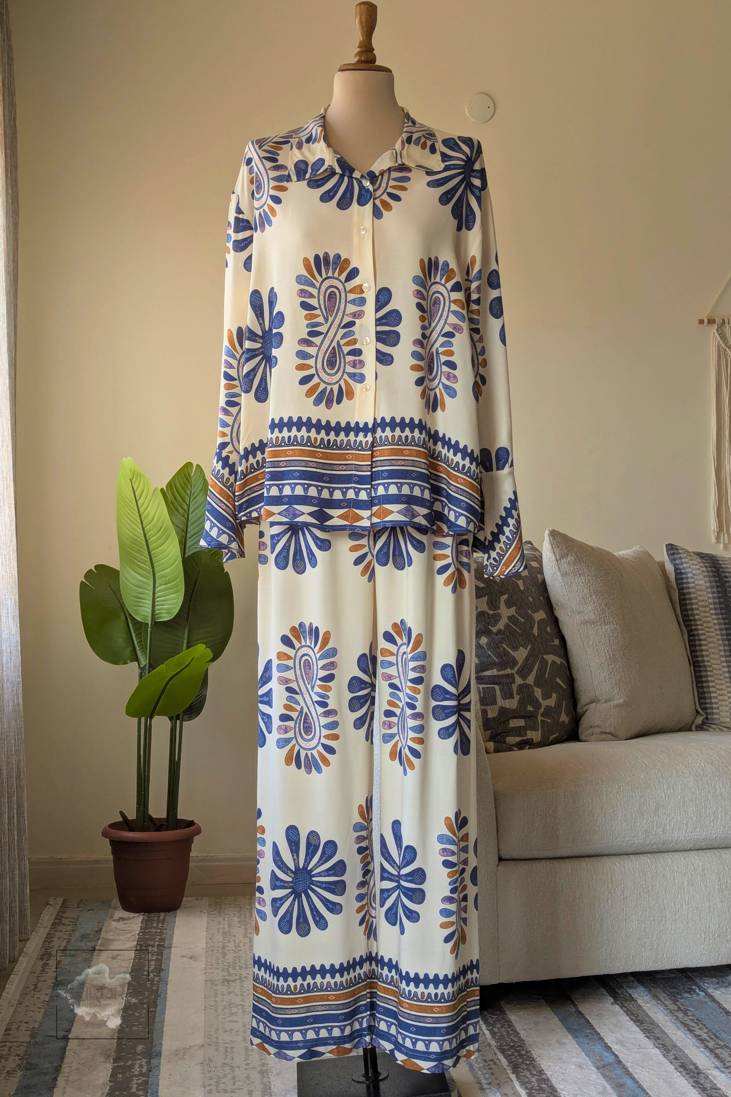 Flowy Viscose Suit with Flared Sleeves – Blue Patterned Design | Aurora Fashion Boutique